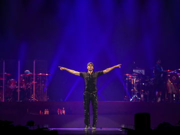 Enrique Iglesias durante un concierto de la gira 'Live in Concerts' en Lisboa