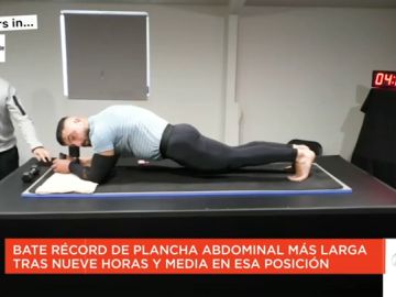 Los 'zapeanders' alucinan con el récord Guinness de plancha abdominal