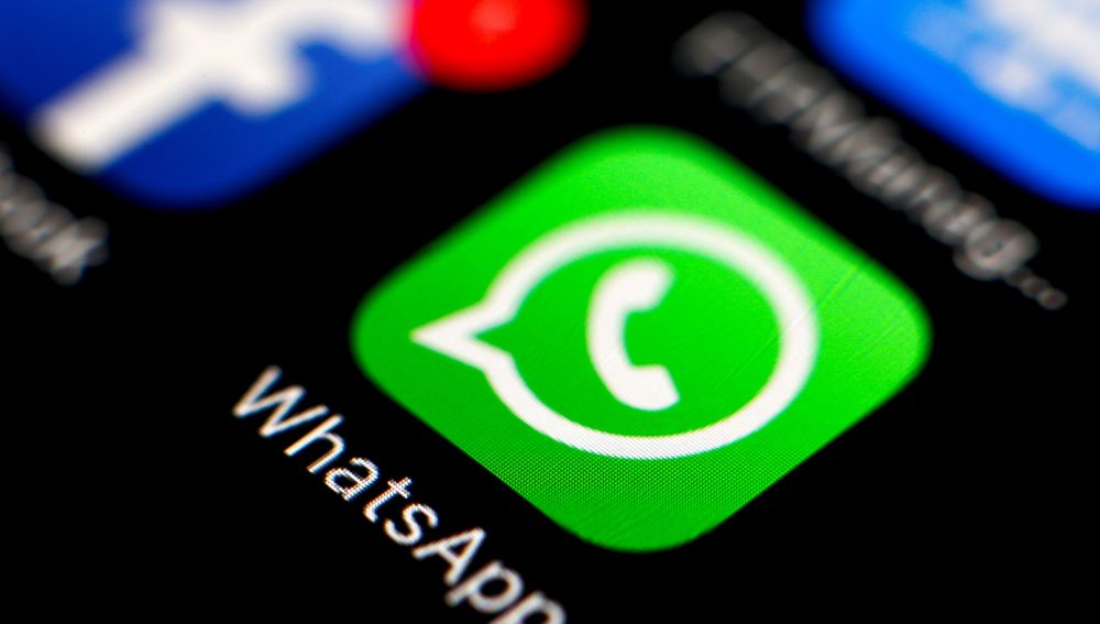 Facebook reestablece servicio de whatsapp