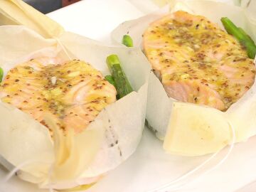 El recetón de Karlos Arguiñano: salmón asado en 4 minutos con espárragos
