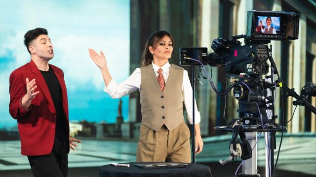 Mónica Cruz brilla con la coreografía en 4D de Cantando bajo la lluvia Mónica Cruz brilla con la coreografía en 4D de Cantando bajo la lluvia