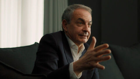 Lo de Evole - Zapatero desvela el día en el que Juan Carlos I "dio un puñetazo" en la espalda a Chávez Lo de Evole - Zapatero desvela el día en el que Juan Carlos I "dio un puñetazo" en la espalda a Chávez
