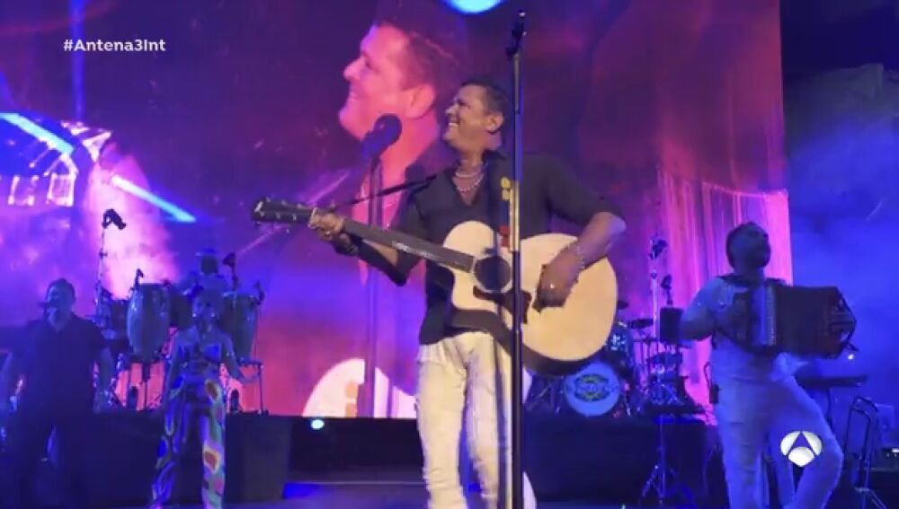 El ritmo latino de Carlos Vives hace bailar al público de 'Starlite 2024'