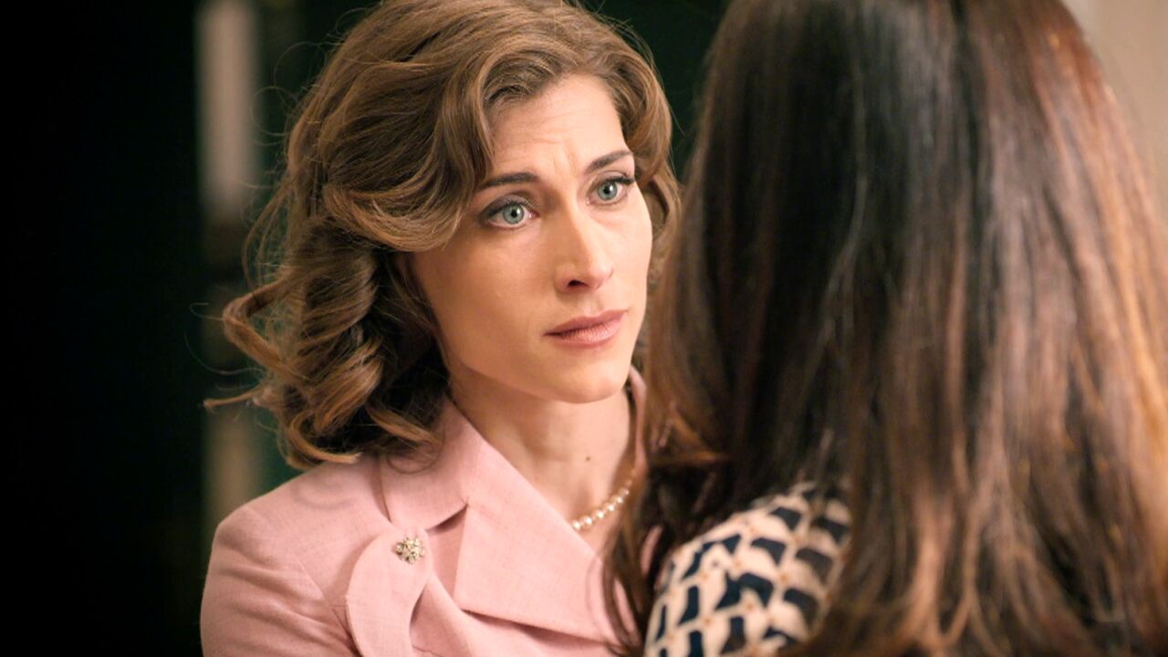 Isabel descubre a Marta y Fina besándose en 'Sueños de libertad'