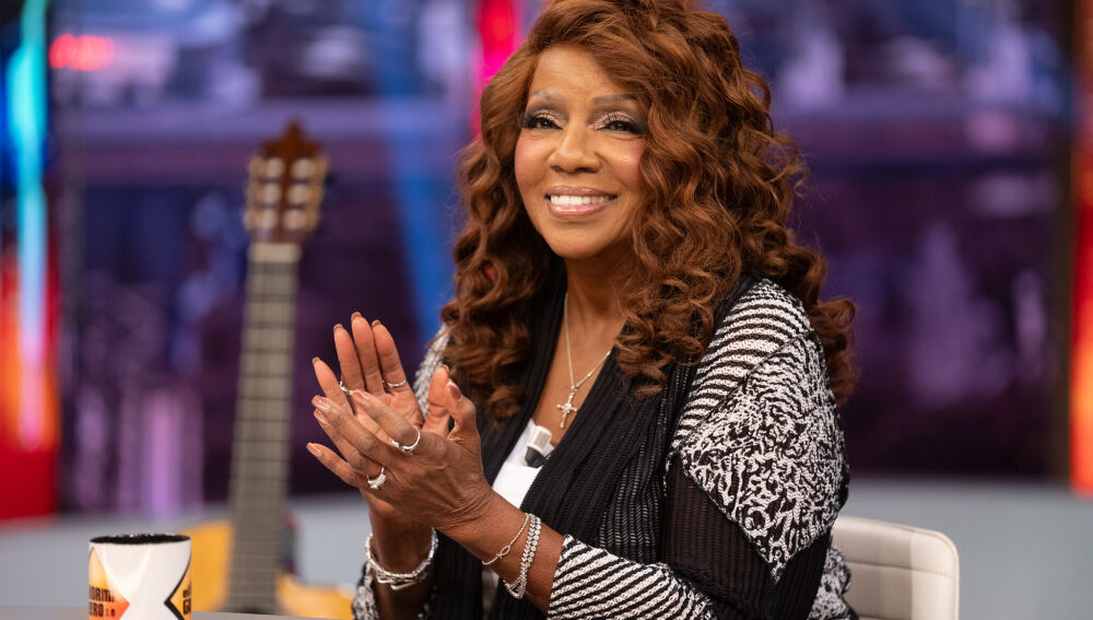 ¡Con la boca abierta! Gloria Gaynor nos sorprende con su espectacular español