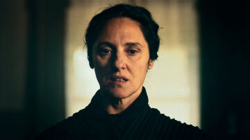 La cruel Garibalda controla el destino de la familia de Atilana en el primer episodio de ‘La sombra de la tierra’