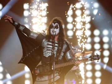 ¡Bertín Osborne se desmelena! El cantante arrasa con su explosiva imitación de Kiss con ‘Rock and roll all nite’