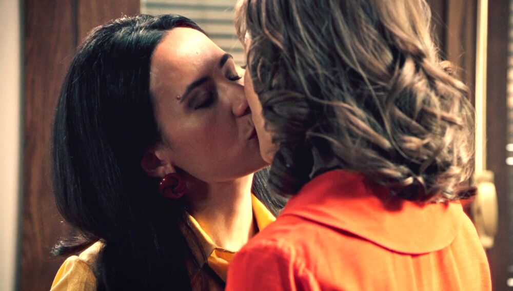 La química entre #Marloe se desata: ¡Cloe se lanza y besa a Marta!